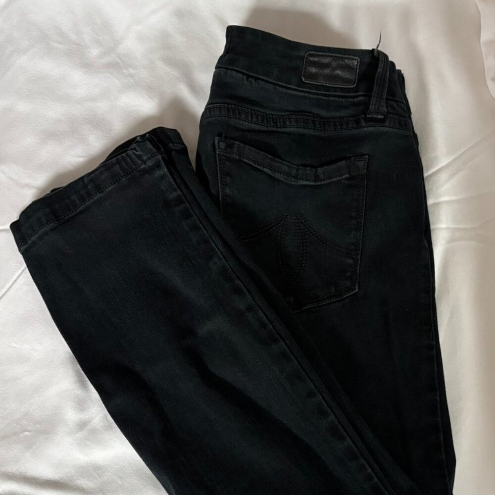 Level 99 Lily Crop Skinny Straight Jeans Black Size 27 Mid Rise Stretch